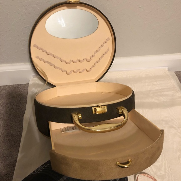 Accessories - Jewelry box/cosmetic case